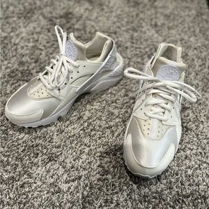 Nike Air Huarache size 8